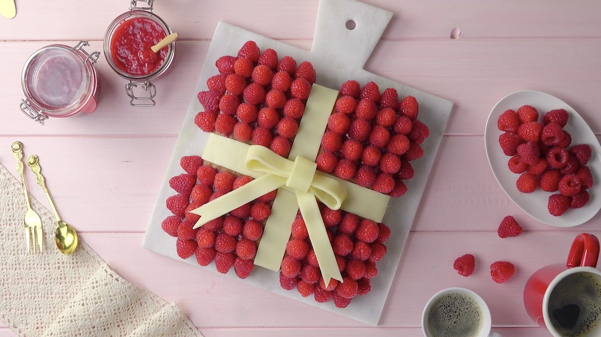 Raspberry Cake Gift