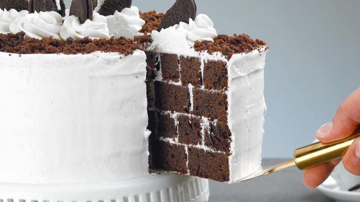 Oreo Brick Cake With Oreo Cream Frosting And White Chocolate