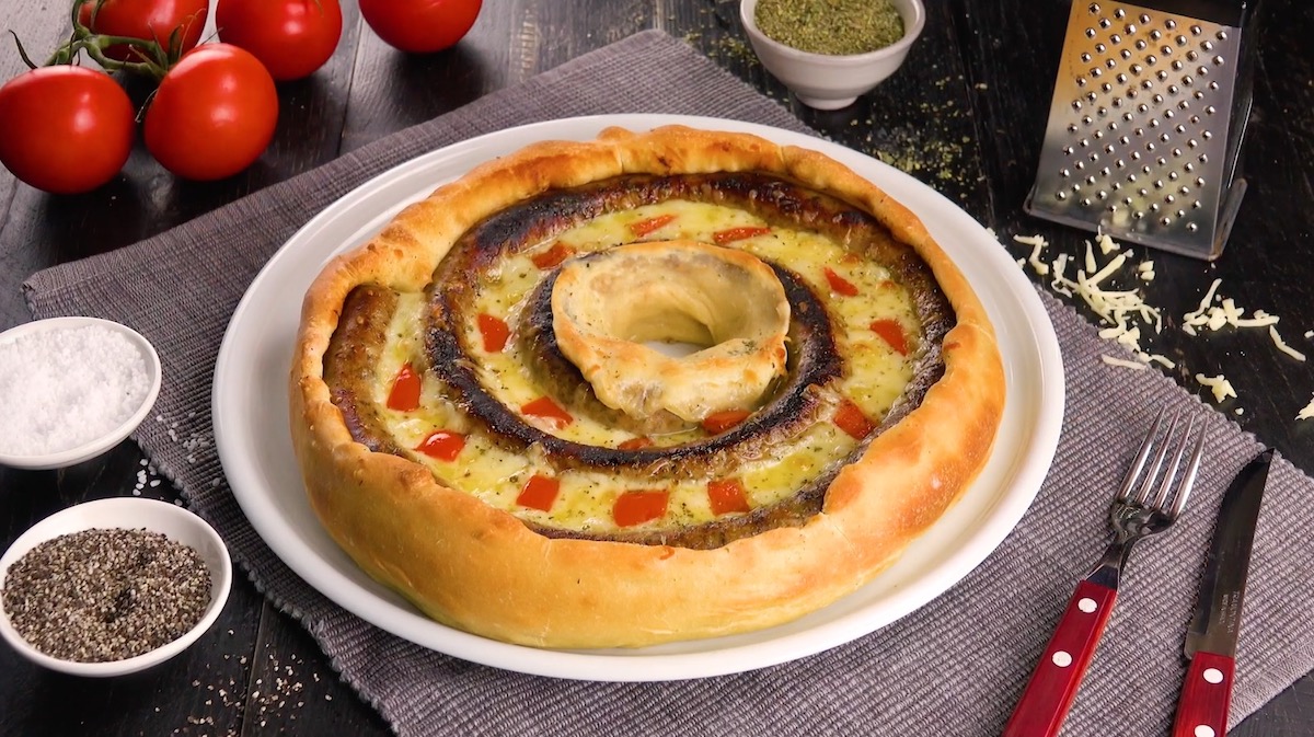 Bratwurst Spiral Pizza