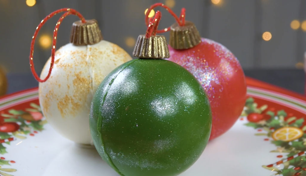 クリスマス飾りをチョコレートボールに見立てたレシピ