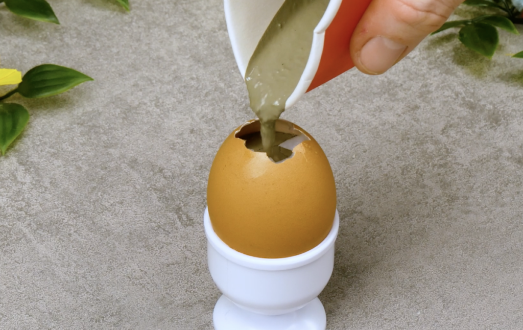 卵にセメントを注ぐ