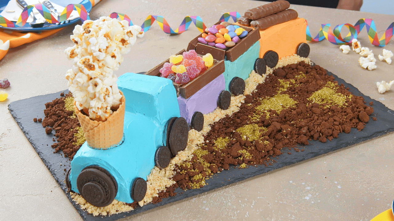 電車ケーキの完成例です
