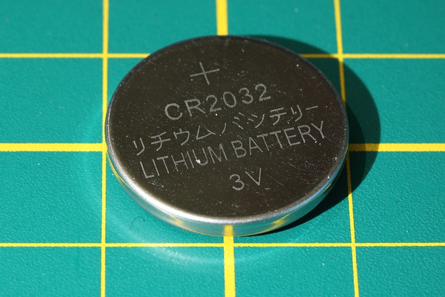 ボタン型のリチウム電池の写真です。